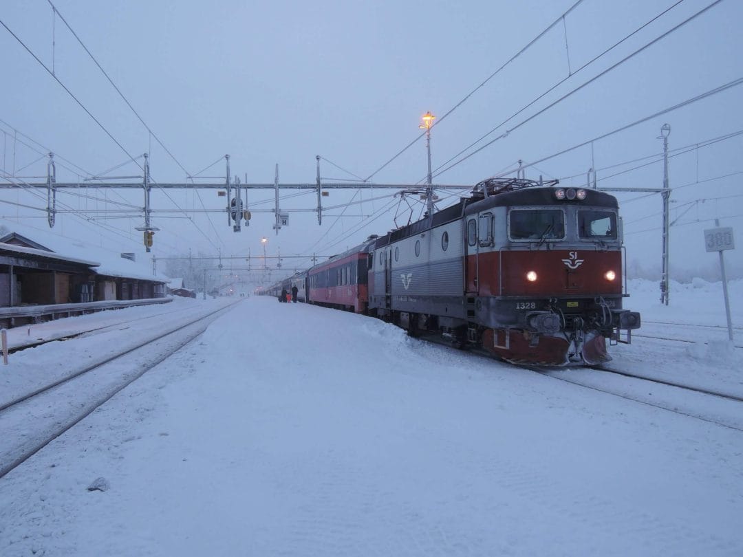 Train sous la neige en gare de Kiruna