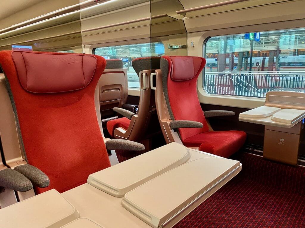 Fauteuil en Premium avec la livrée Ruby sur Thalys