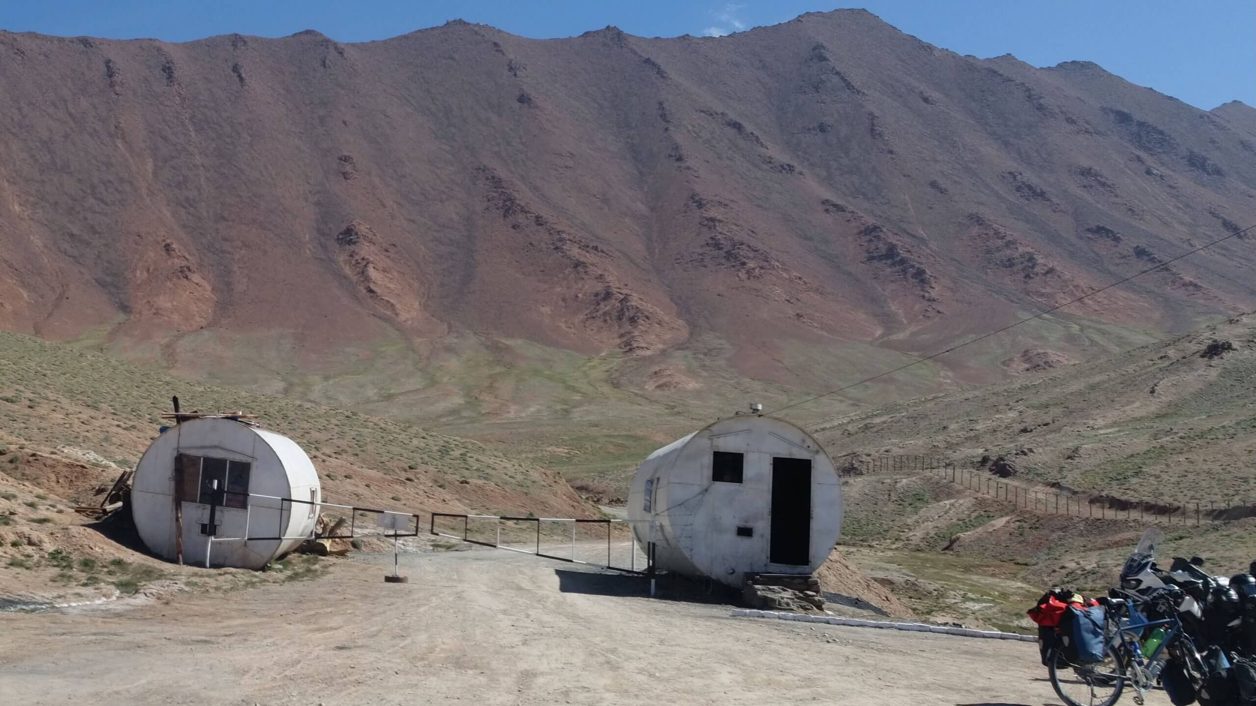 Check-point vers la frontière Tadjikistan