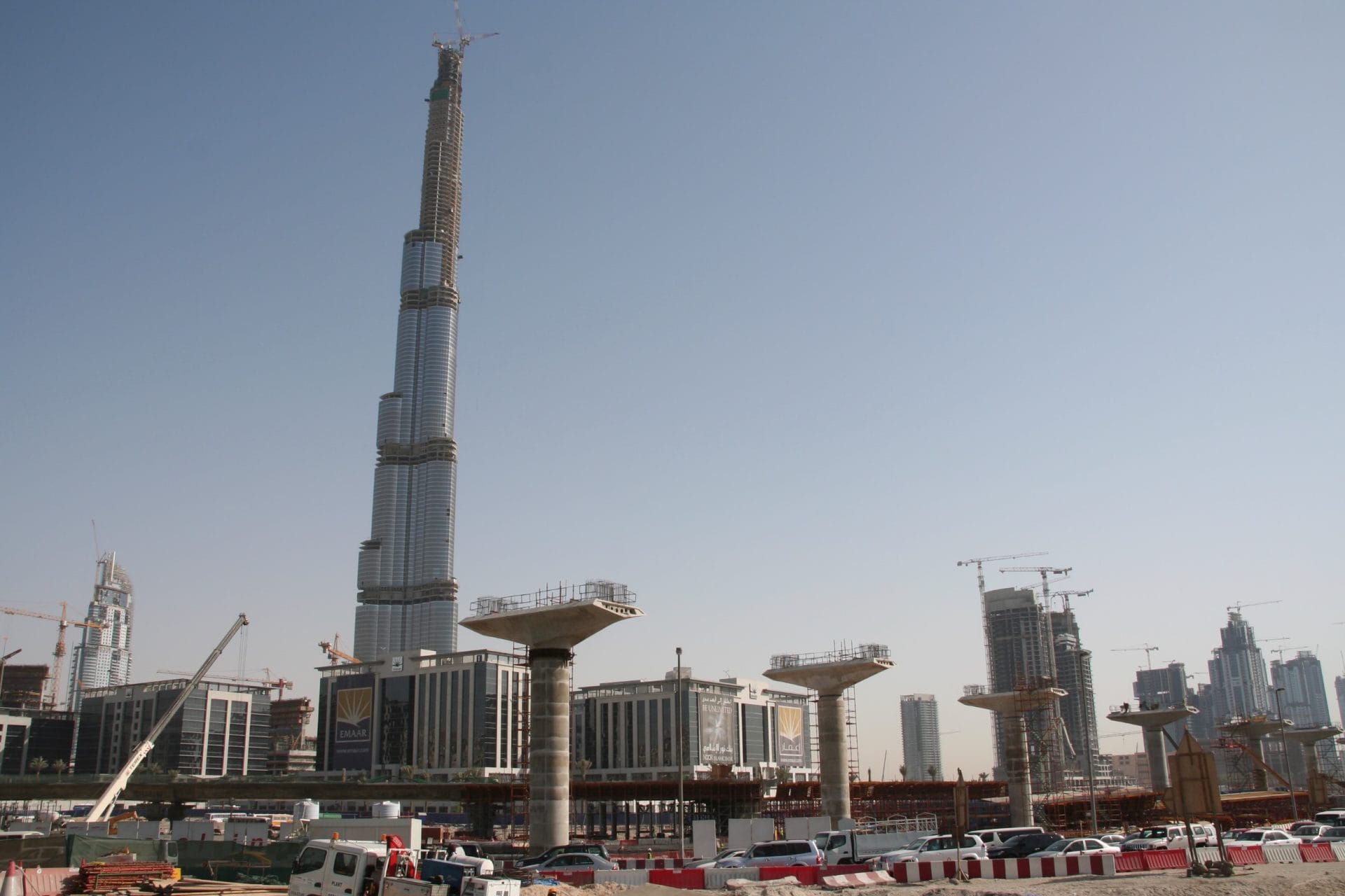 Burj Khalifa et métro en 2008