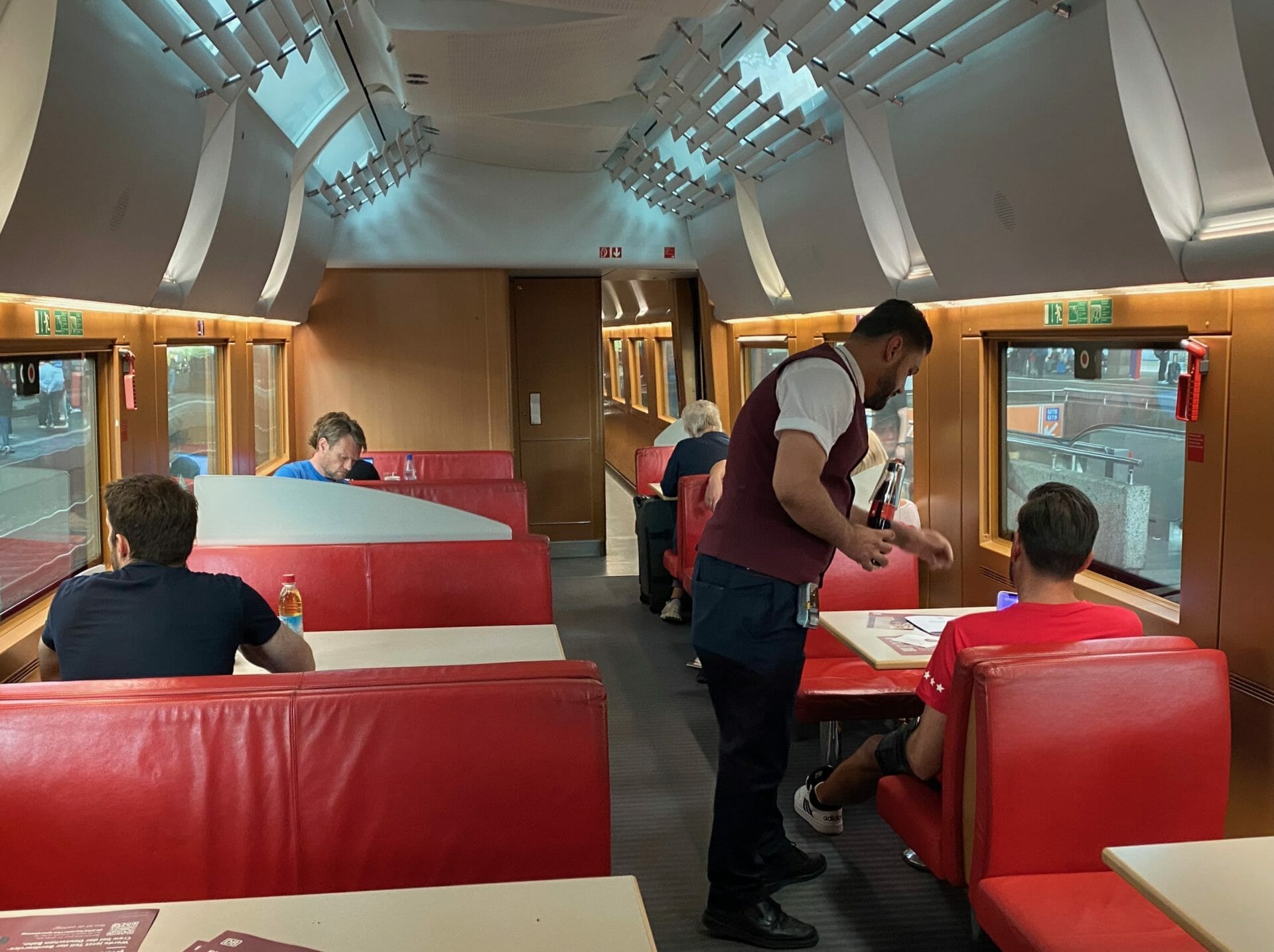 Voiture restaurant ICE 2