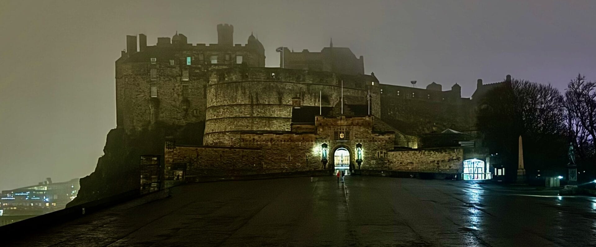 The Castle nuit pluvieuse