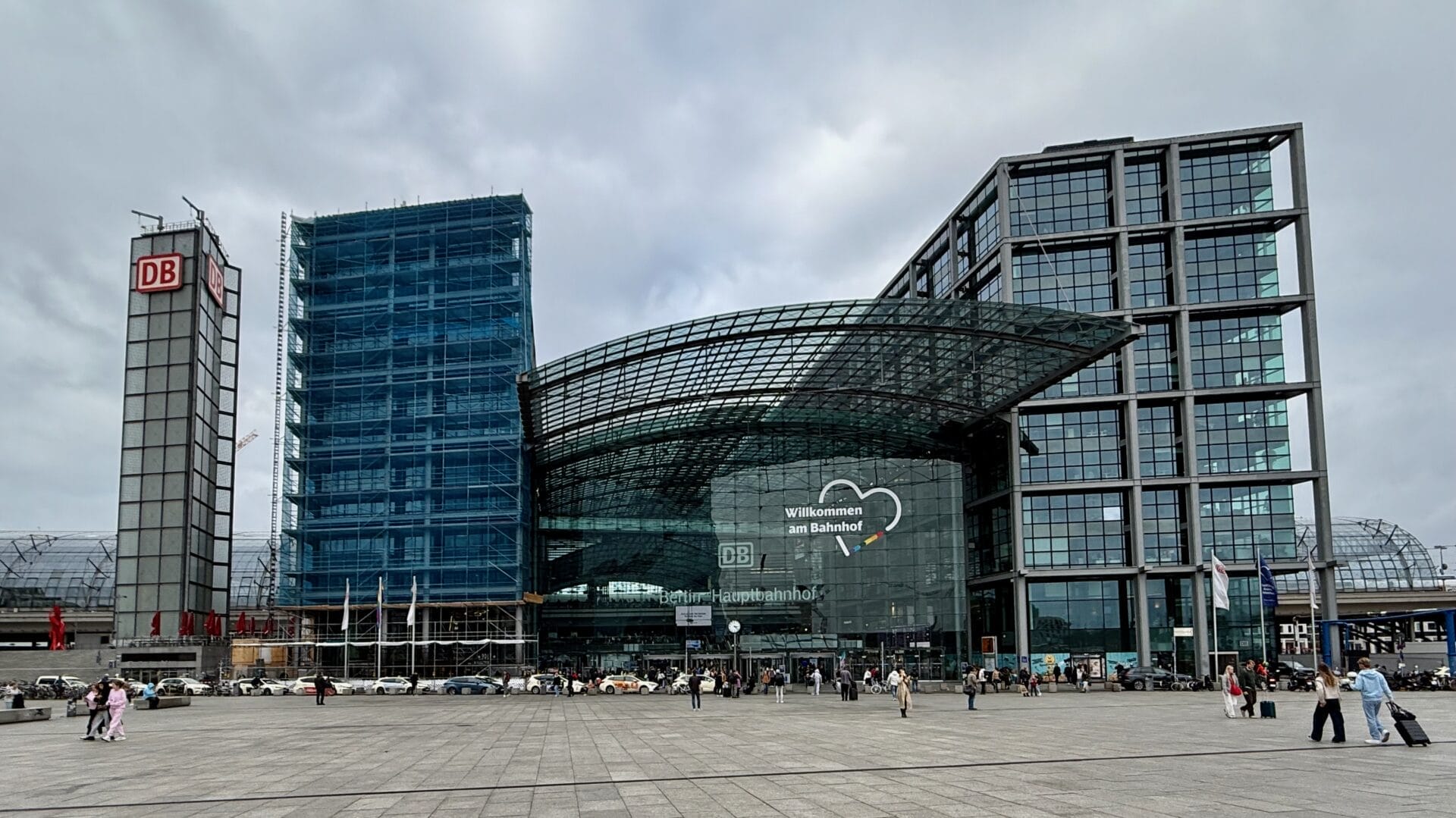Berlin Hauptbahnhof Forecourt